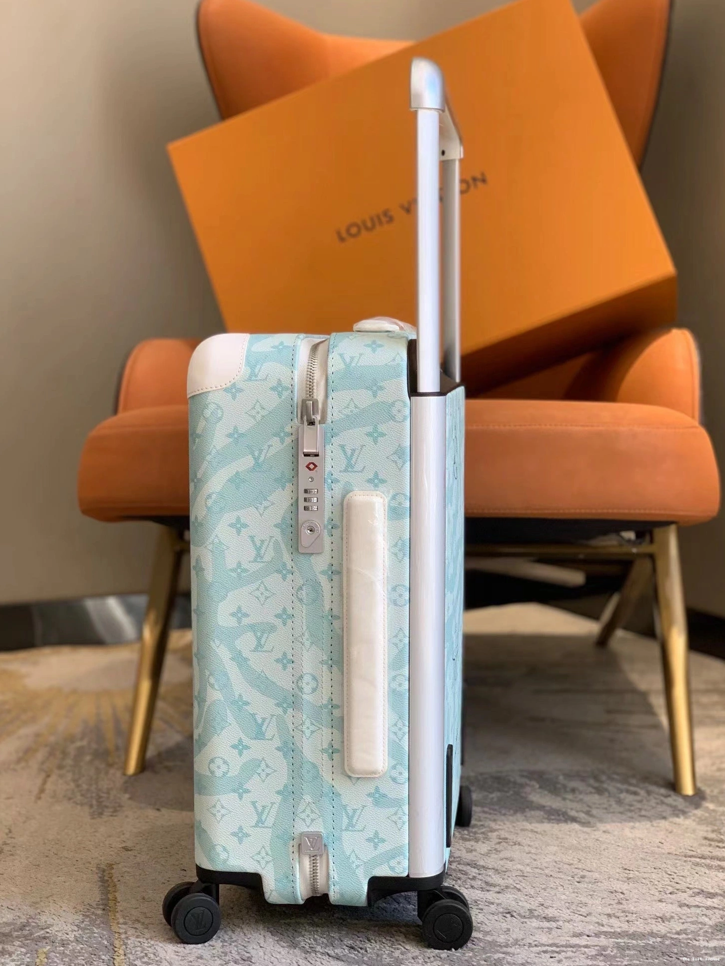 CUSTOM 37L AQUAGARDEN CABIN VERSION) 55 SUITCASE HORIZON (2024 0820